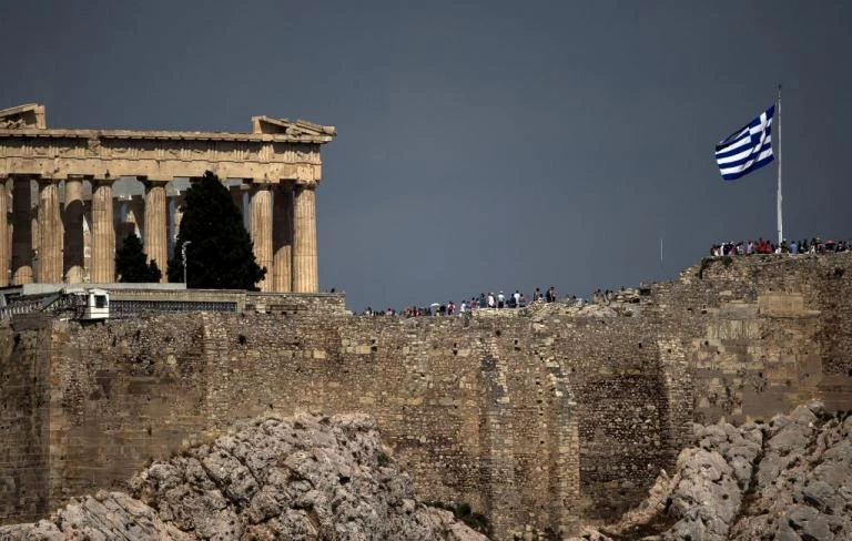 «Ελληνες μείνετε ενωμένοι και αντισταθείτε στους τύραννους δανειστές»! – Βίντεο